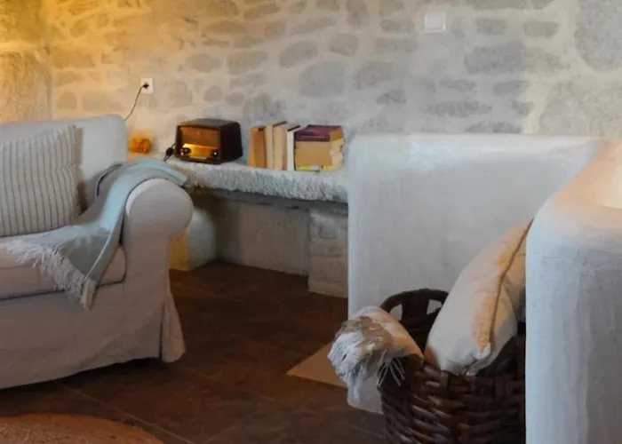 Charming Douro Valley Stone * Coura (Vila Real)